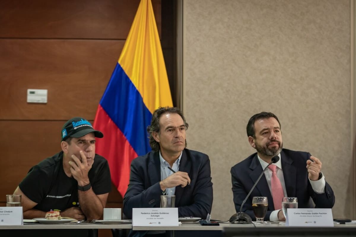 Asocapitales revela que 11 alcaldes de las principales ciudades del país tienen serias amenazas contra sus vidas. Desde planes de atentado en Medellín y Cali, hasta intimidaciones en Cúcuta y Cartagena. Los criminales buscan frenar los operativos contra el delito.