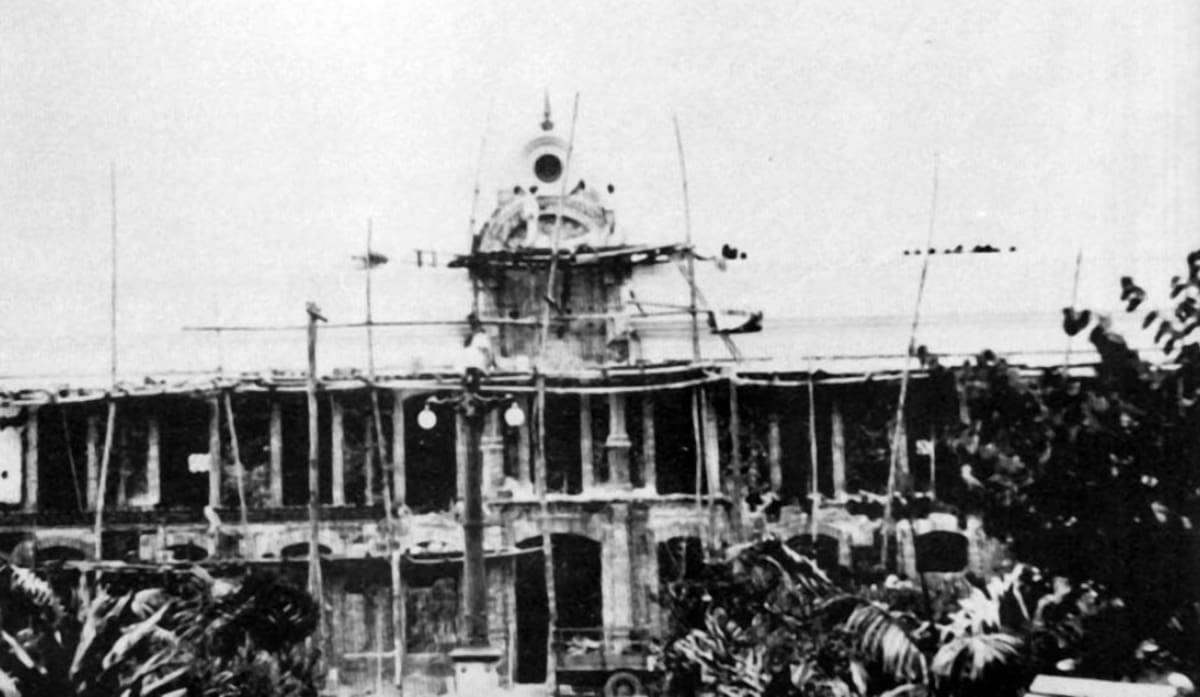 Proceso de construcción del viejo edificio de la Alcaldía de Bucaramanga. (Archivo / VANGUARDIA)