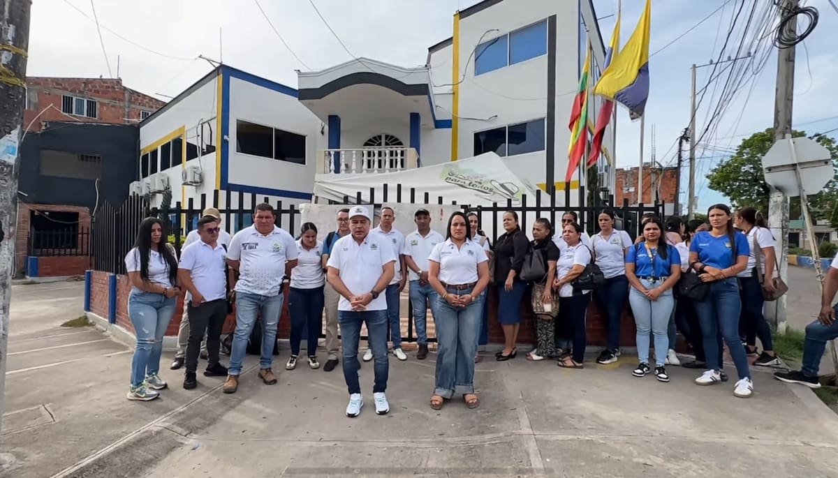 Las fallas en el servicio de energía eléctrica generaron de nuevo una jornada de protesta en el sur de Bolívar. Esta vez, habitantes del municipio de Simití bloquearon la vía que comunica con San Pablo, conocida como La Y y cerraron de manera pacífica varias instituciones públicas para reclamar una solución a los prolongados apagones que, según denunciaron, se han repetido durante los últimos meses.
Suministrada/Vanguardia