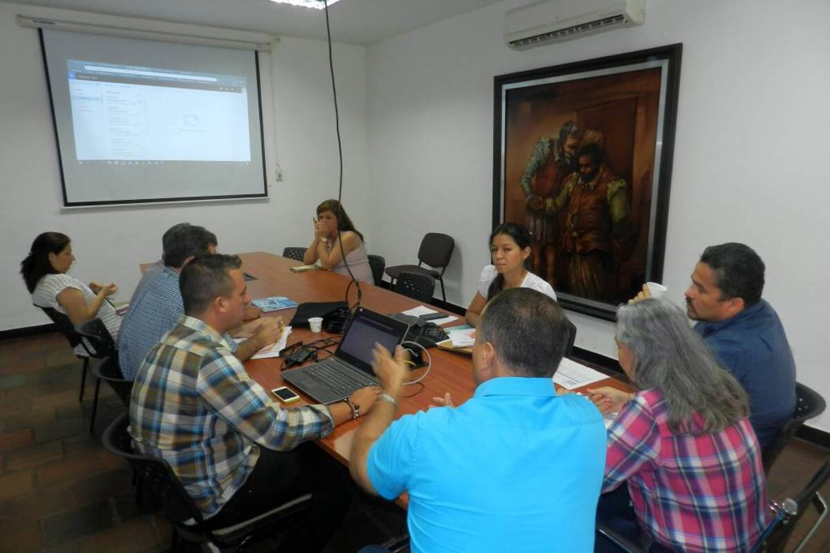 Por cuatro días los funcionarios de cada Secretaría, quienes serán los encargados de recibir los procesos en línea, son capacitados para el ejercicio de su servicio al ciudadano desde la plataforma virtual. (Foto: Víctor Ardila / VANGUARDIA LIBERAL)