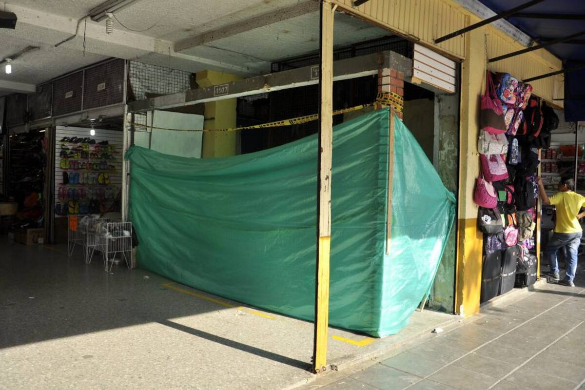 Aquí se va a construir la escalera para que conecte a la carrera 15 con el segundo piso de Feghali. (Foto: Laura Herrera / VANGUARDIA LIBERAL)