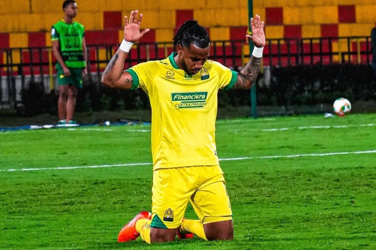 El gobernador de Santander lamentó las amenazas de muerte que recibió Aldair Gutiérrez, jugador del Atlético Bucaramanga. Foto: cortesía Atlético Bucaramanga.