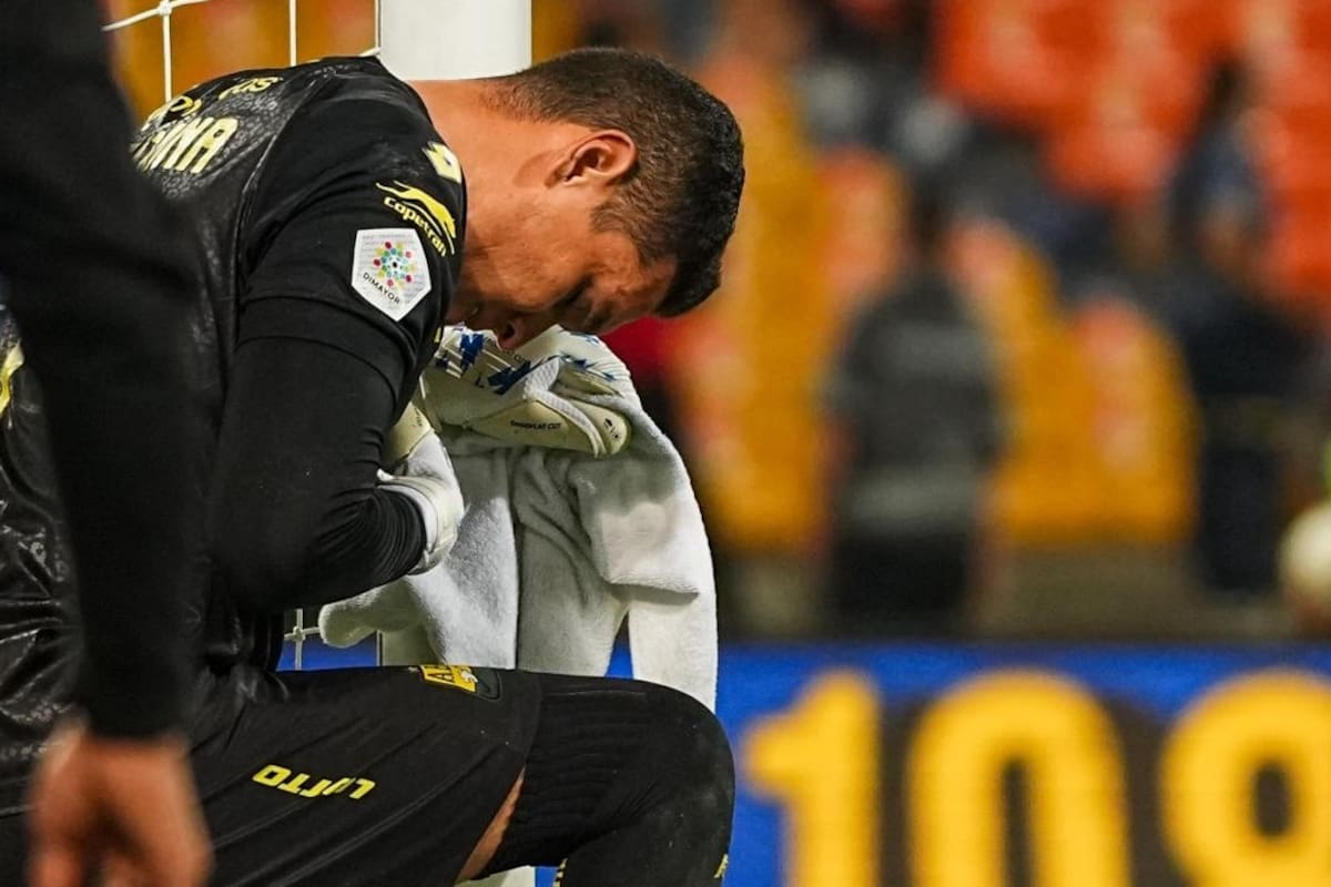 Aldair Quintana fue la figura del duelo entre Atlético Bucaramanga y Medellín en el estadio Atanasio Girardot. Foto: David Jaramillo.