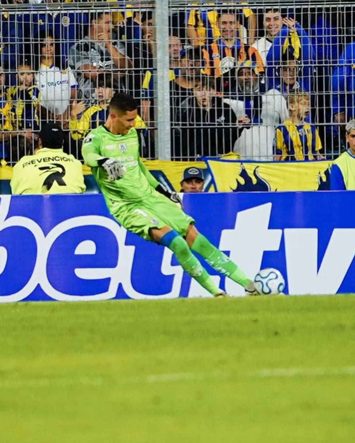 Aldair Quintana, la figura de la que habla todo el continente: actuación brillante ante Rosario Central en la Copa Libertadores. Foto: IDV