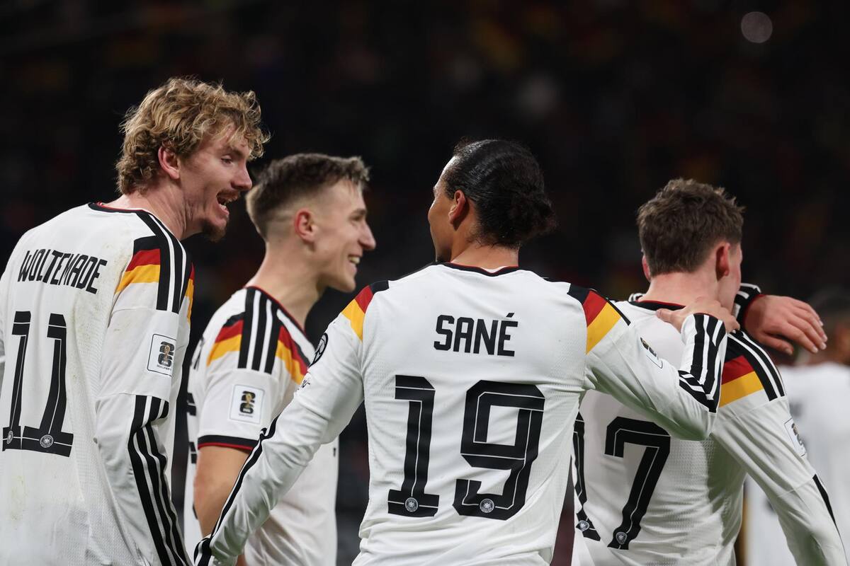 Leroy Sane of Germany (C) celebrates with teammates after scoring the 3-0 during the FIFA World Cup 26 UEFA qualifier between Germany and Slovakia in Leipzig, Germany, 17 November 2025. (Mundial de Fútbol, Alemania, Eslovaquia) EFE