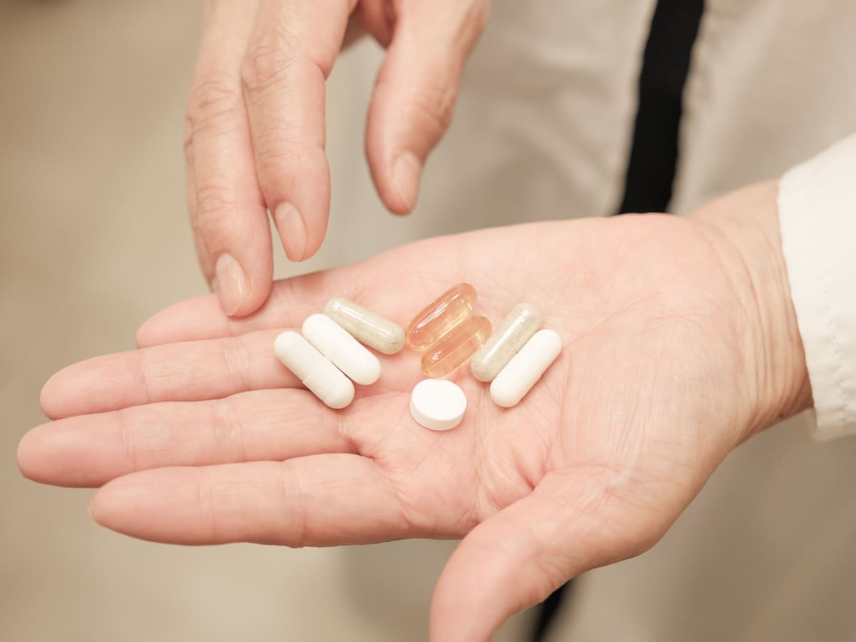 Alerta Invima por tres medicamentos falsificados que circulan en Colombia. | Foto: Vanguardia, Canva.