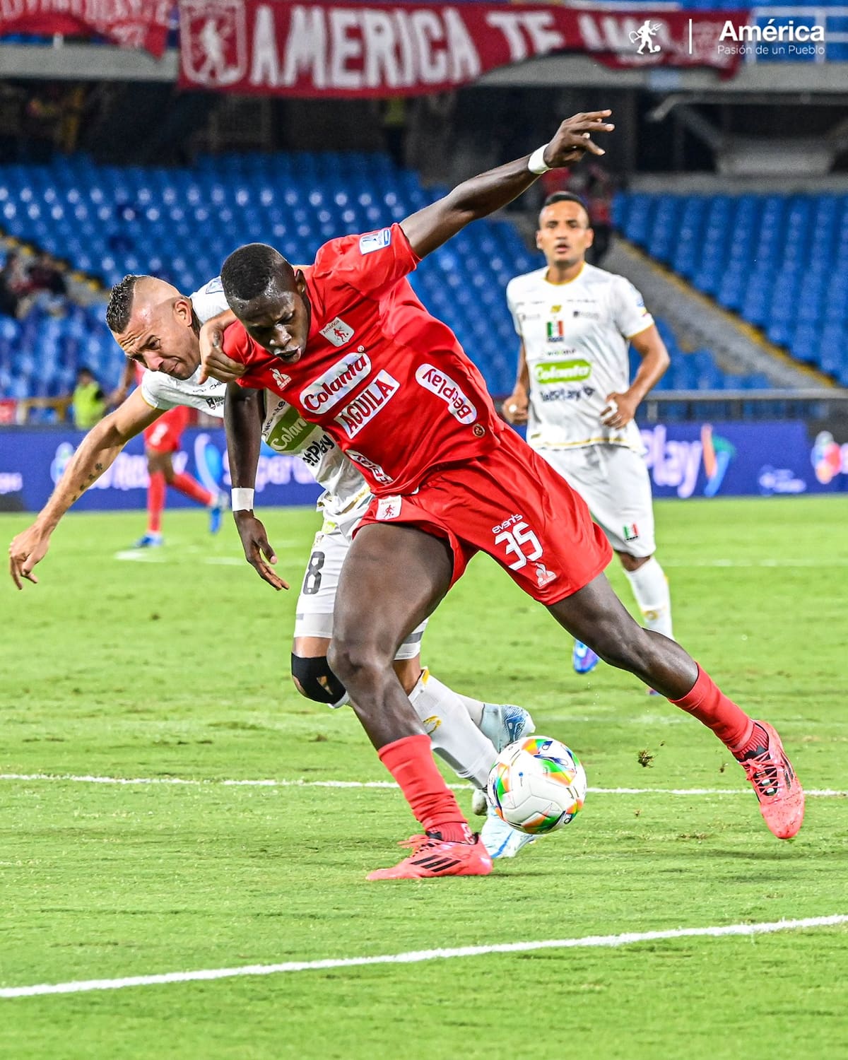 Alex Escobar, ídolo del América de Cali, le envió un fuerte mensaje a los aficionados del equipo. Foto: Cortesía América de Cali.
