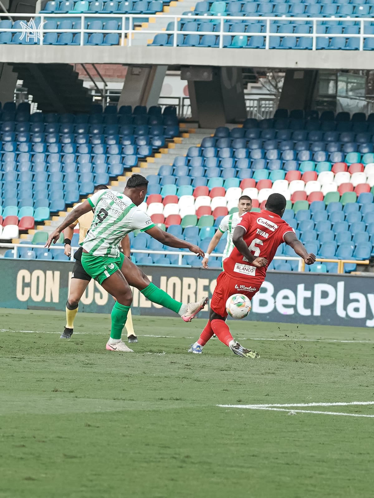 Alfredo Morelos fue encarado por un periodista luego del partido entre América y Nacional, de la Copa BetPlay 2025. Foto: Atlético Nacional.