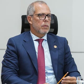Procuraduría suspende a Alfredo Saade, embajador en Brasil, por mensajes políticos en campaña