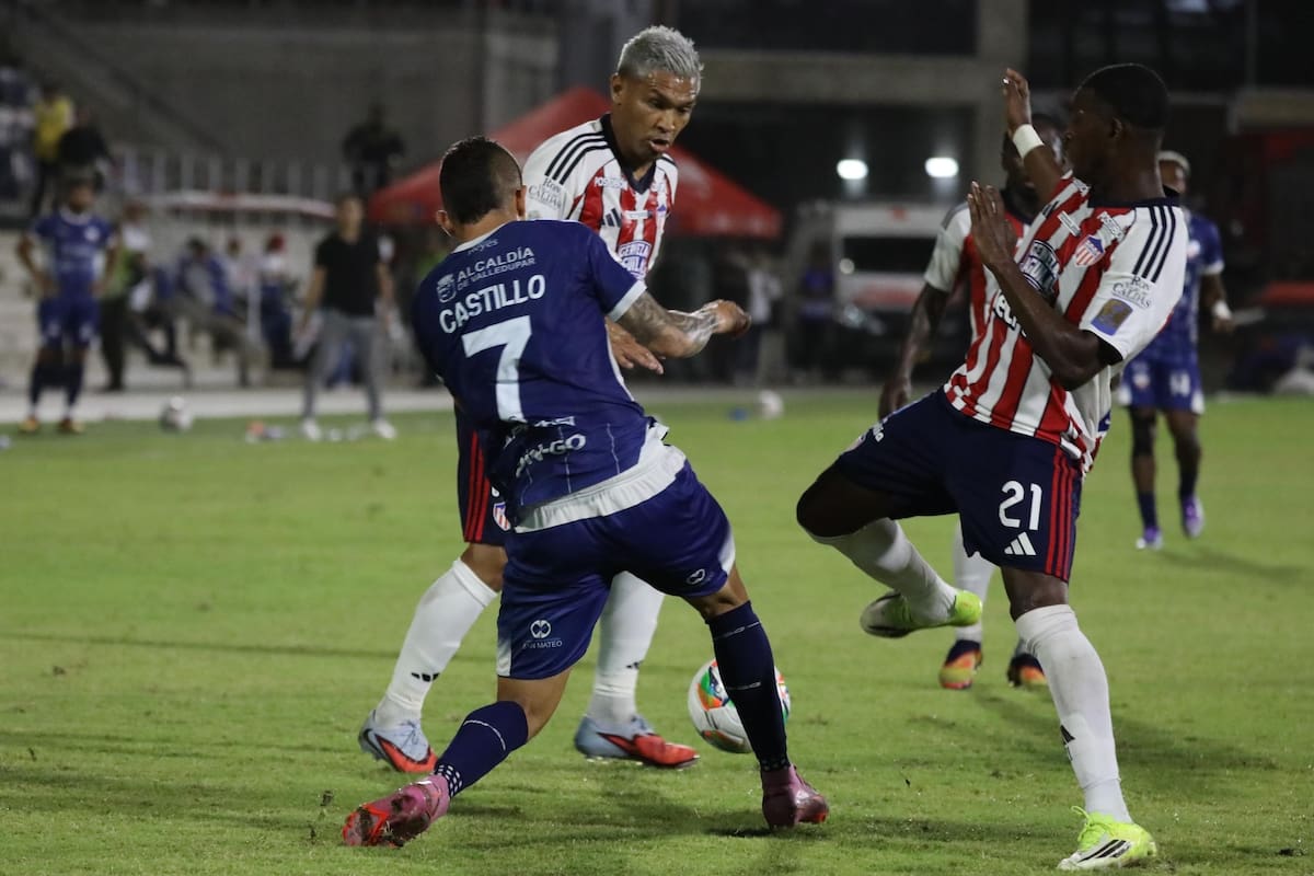 Alianza le amargó la noche a Junior con valioso empate de visitante. Foto: Jairo Cassiani.