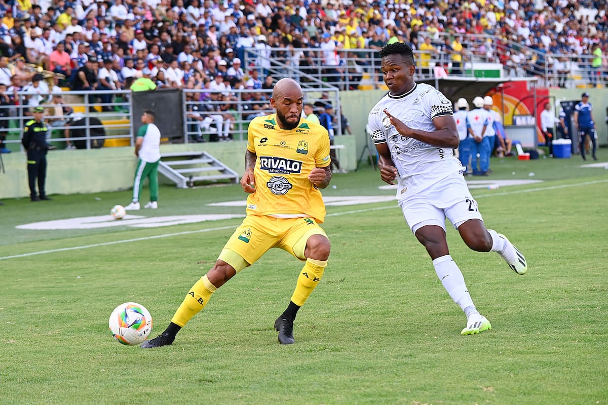 Alianza FC y Atlético Bucaramanga se enfrentó el domingo 23 de marzo en la décima fecha de la Liga BetPlay I de 2025, donde tuvo el debut oficial de Leonel Álvarez como entrenador del cuadro búcaro. Foto: Richard Dangond / COLPRENSA
