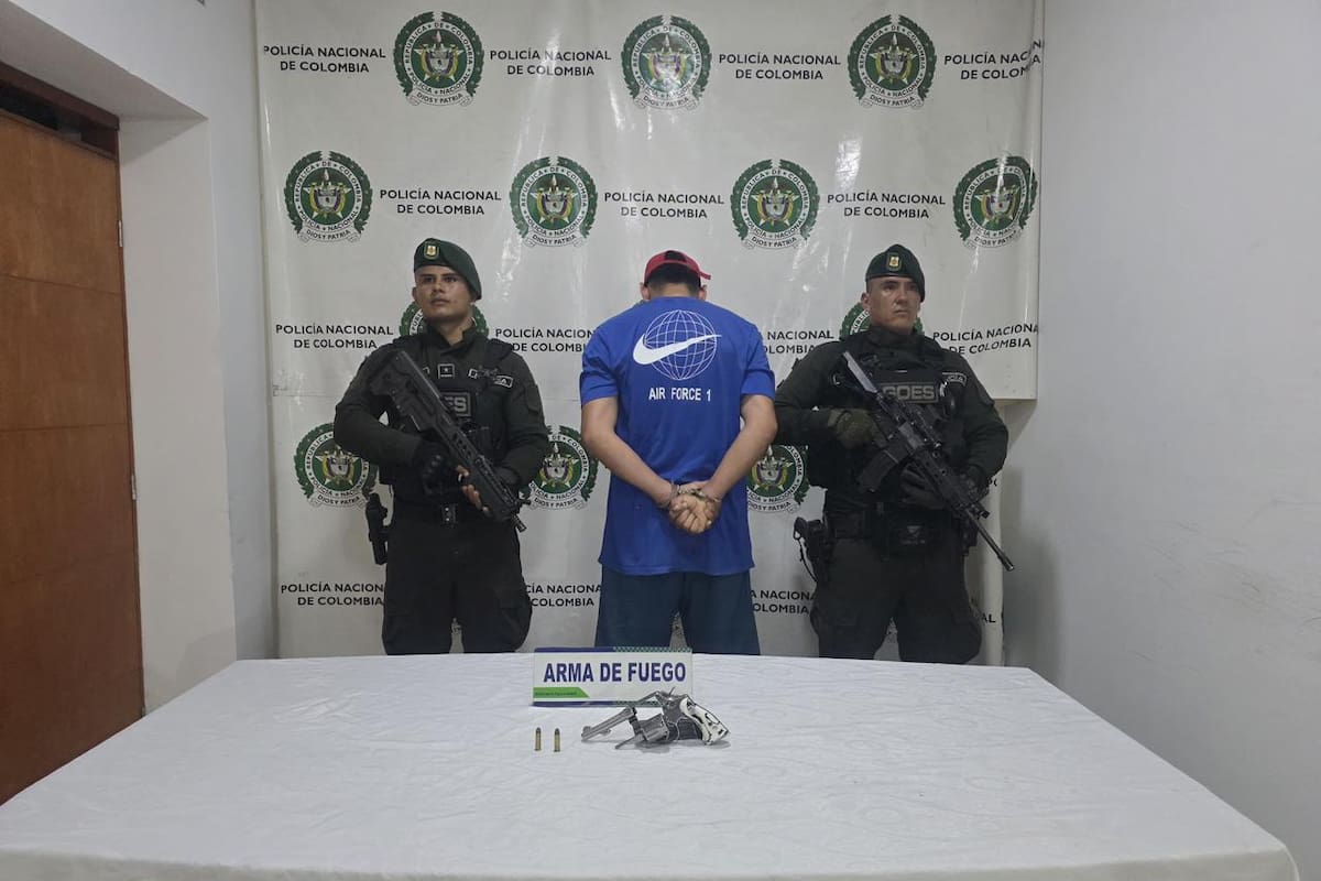 Alias ‘El Gallo’ fue capturado con un revólver y dos cartuchos calibre 38 durante operativos en el norte de Bucaramanga.