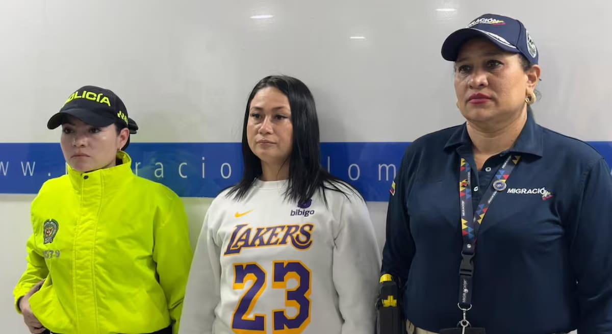 Ana Milena Álvarez fue capturada en el El Aeropuerto Internacional El Dorado de Bogotá.
Foto: Migración Colombia.