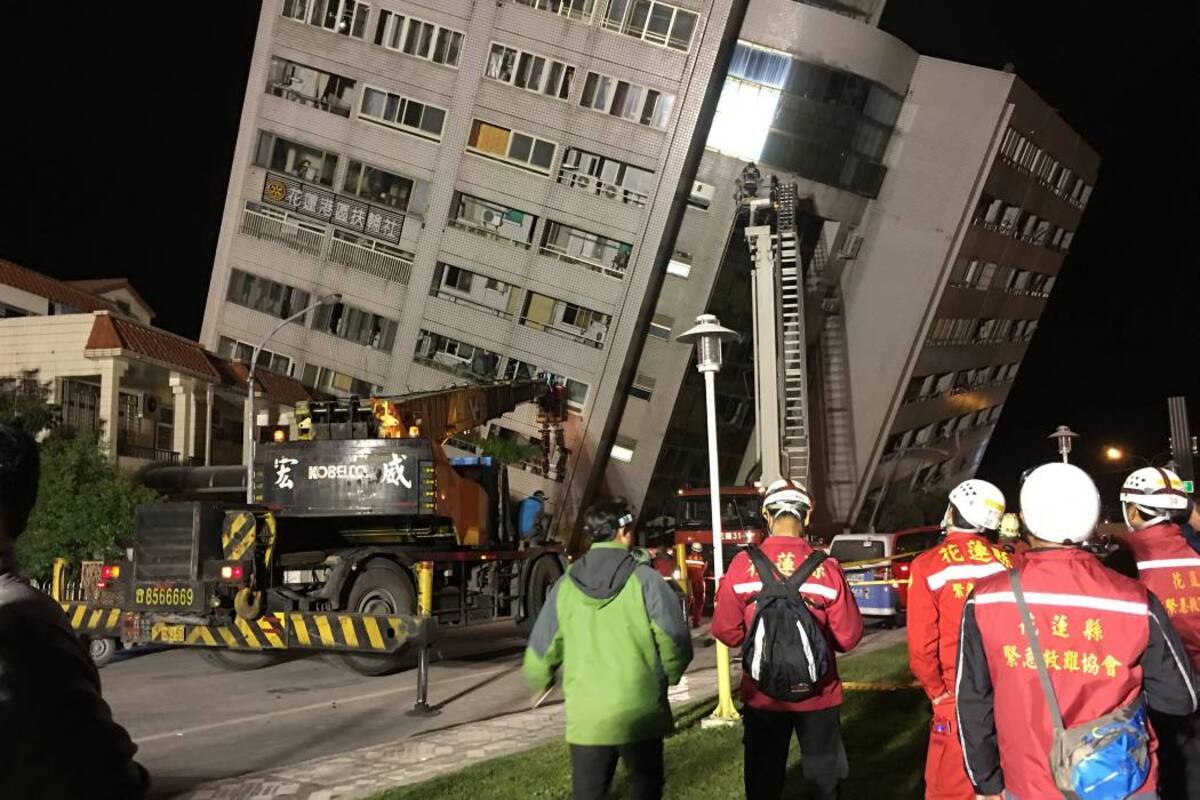 Vista de un edificio dañado tras el terremoto de 6,4 grados de magnitud en la escala de Richter, que sacudió Hualien, en la costa este de Taiwán. (Foto: EFE/VANGUARDIA LIBERAL )