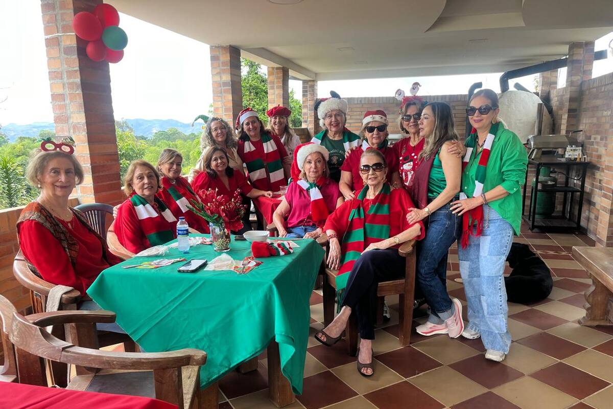 Marujita de Téllez, Inés Gómez, Martha Nuncira, Gladys Rueda (anfitriona), Rosalba Valenzuela, Luz Fanny Gómez, Ruth Leonora Mujica, Luz Marina Cárdenas, Lorena Castillo, Beatriz Camacho, Mariela Ardila, Élide Castillo de Porras, Adriana Marcela Díaz y Yolanda Acevedo. Suministrada / VANGUARDIA