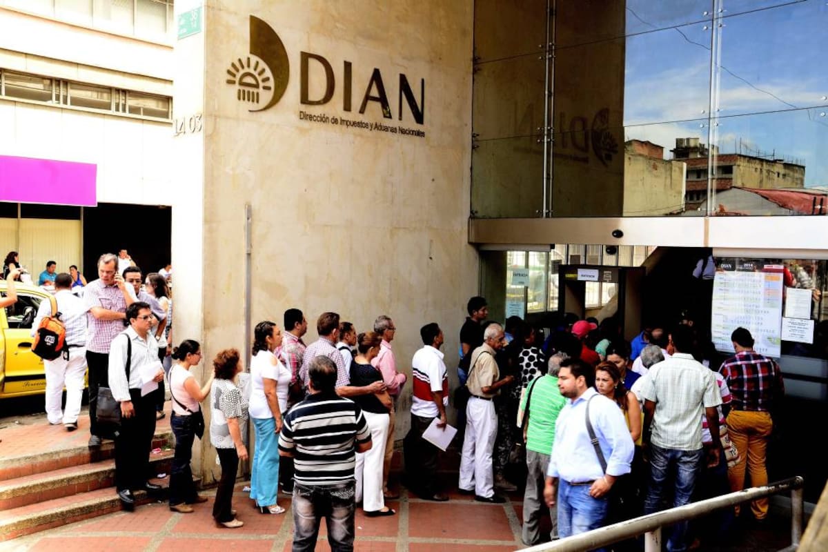 La Dian en Bucaramanga anunció que prestará su servicio a la comunidad durante este sábado desde horas de la mañana. (Foto: Archivo/ VANGUARDIA LIBERAL)