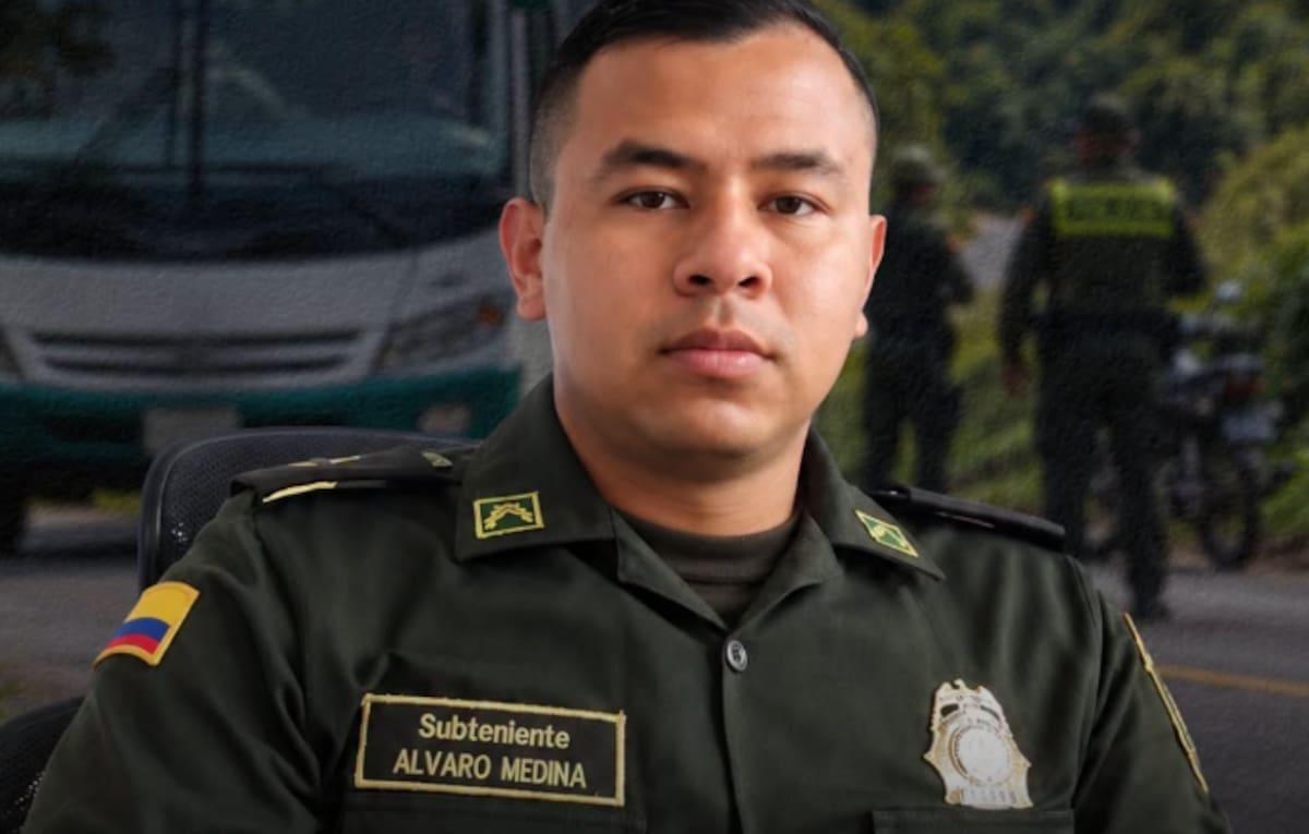 El teniente Álvaro José Medina Peña, comandante de la Estación de Policía de Bolívar, Cauca, fue asesinado este sábado cuando se desplazaba de civil en un bus de servicio público hacia El Bordo. Su cuerpo fue encontrado en el sector La Playa, en el corregimiento de Guachicono.