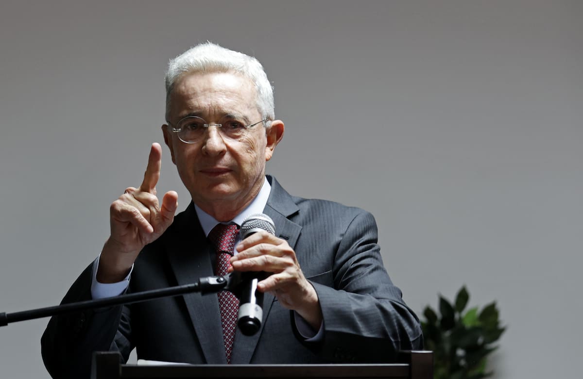 El expresidente de Colombia, Álvaro Uribe, habla durante un encuentro del partido político Centro Democrático.