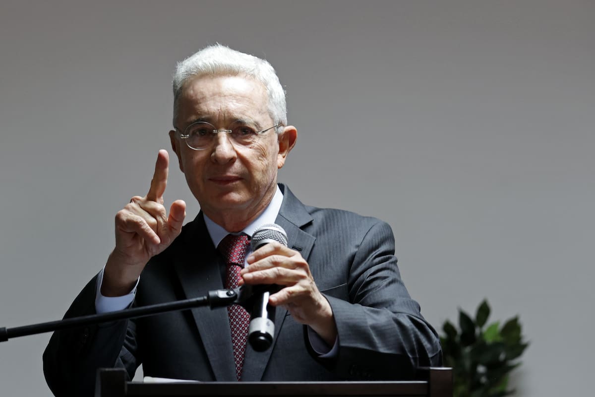 El expresidente de Colombia, Álvaro Uribe, habla durante un encuentro del partido político Centro Democrático.