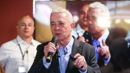 Expresidente Álvaro Uribe pide al Centro Democrático revisar con calma la Ley de Rescate