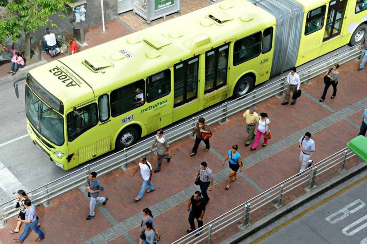 La propuesta del AMB consiste en adelantar el proceso de integración de ambos sistemas, el de bus convencional y Metrolínea. (Foto: Archivo / VANGUARDIA LIBERAL)