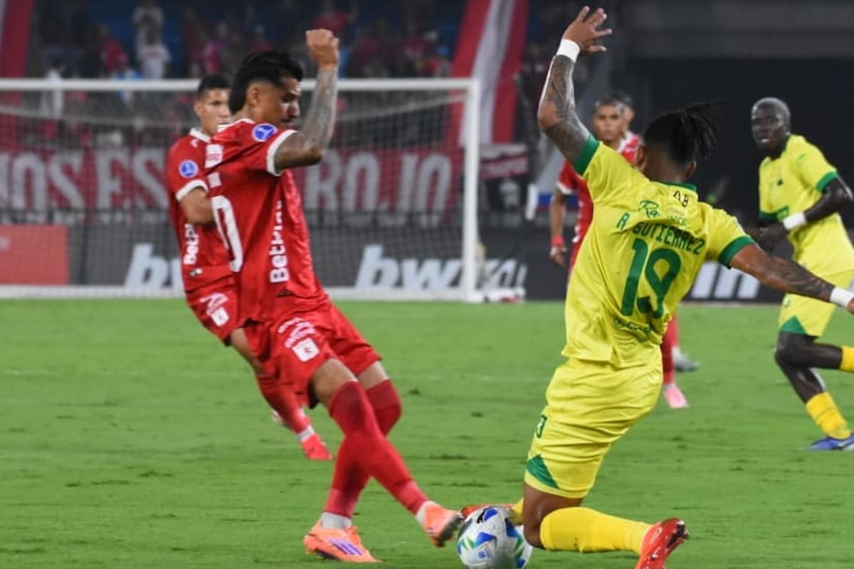 América de Cali superó a Atlético Bucaramanga en la Copa Sudamericana. Foto: Aymer Andrés Álvarez / El País.