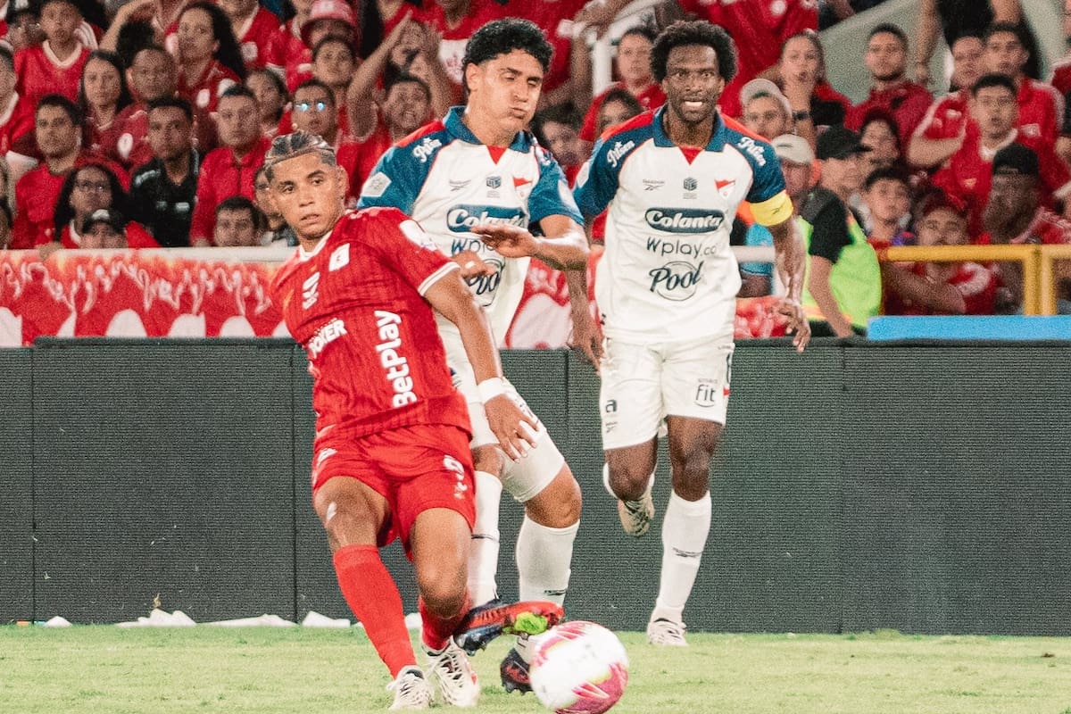 América de Cali perdió 2-1 frente al Independiente Medellín, pero se mantiene como líder de la Liga BetPlay II-2026 con 27 puntos. /FOTO: América de Cali