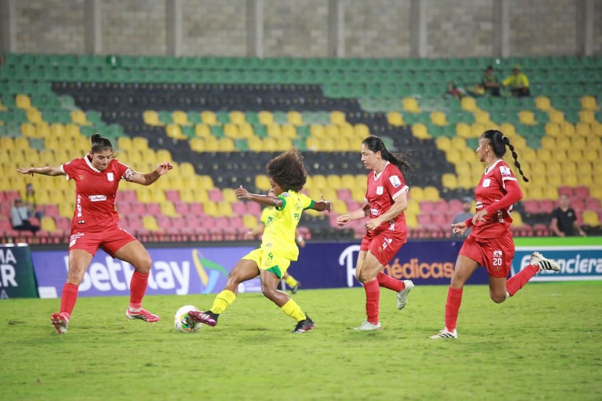 América de Cali Femenino goleó a Atlético Bucaramanga en el Américo Montanini y es líder perfecto. Foto: Jaime Moreno/Vanguardia.