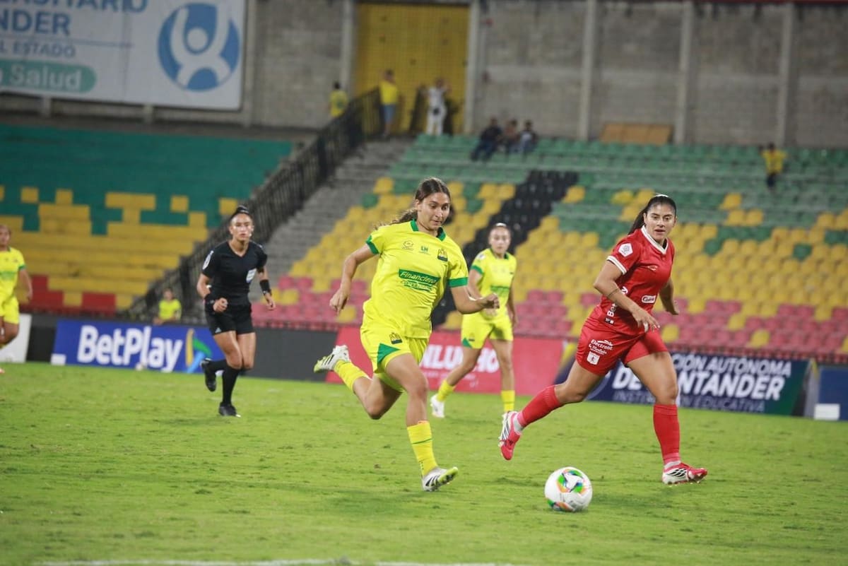 América de Cali Femenino goleó a Atlético Bucaramanga en el Américo Montanini y es líder perfecto. Foto: Jaime Moreno/Vanguardia.