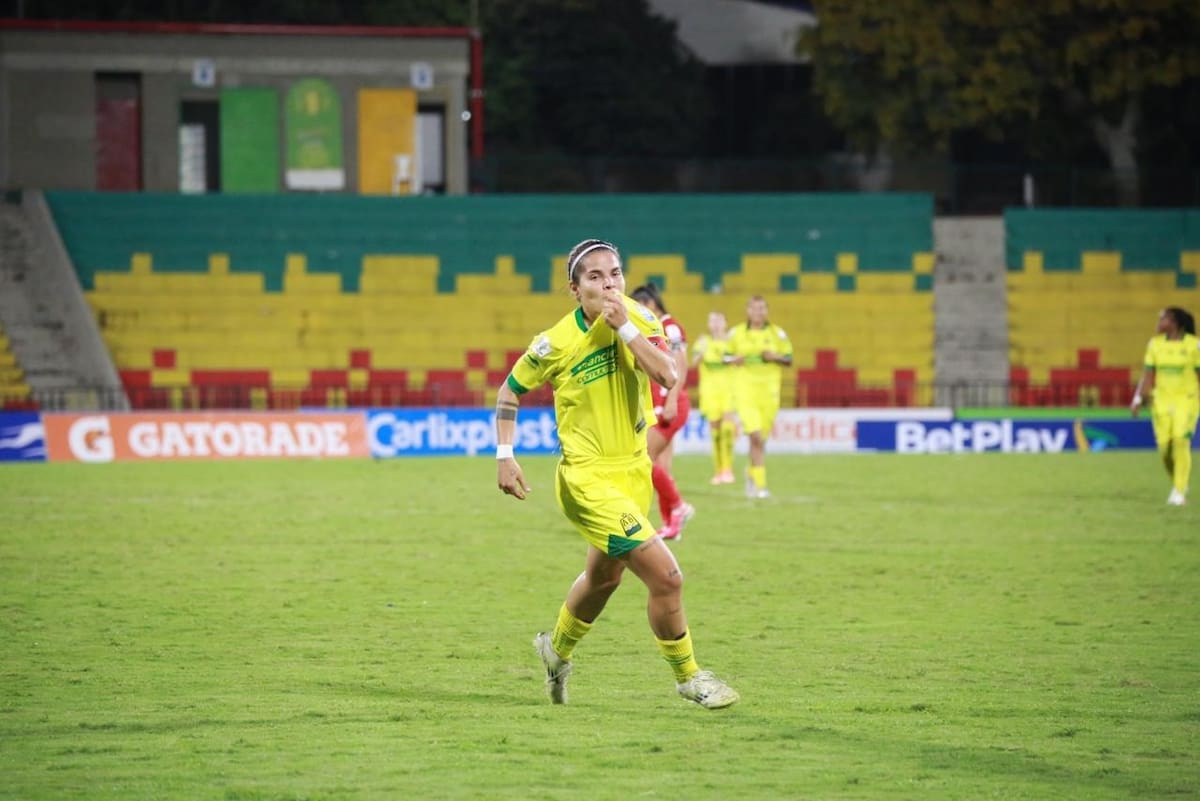 América de Cali Femenino goleó a Atlético Bucaramanga en el Américo Montanini y es líder perfecto. Foto: Jaime Moreno/Vanguardia.