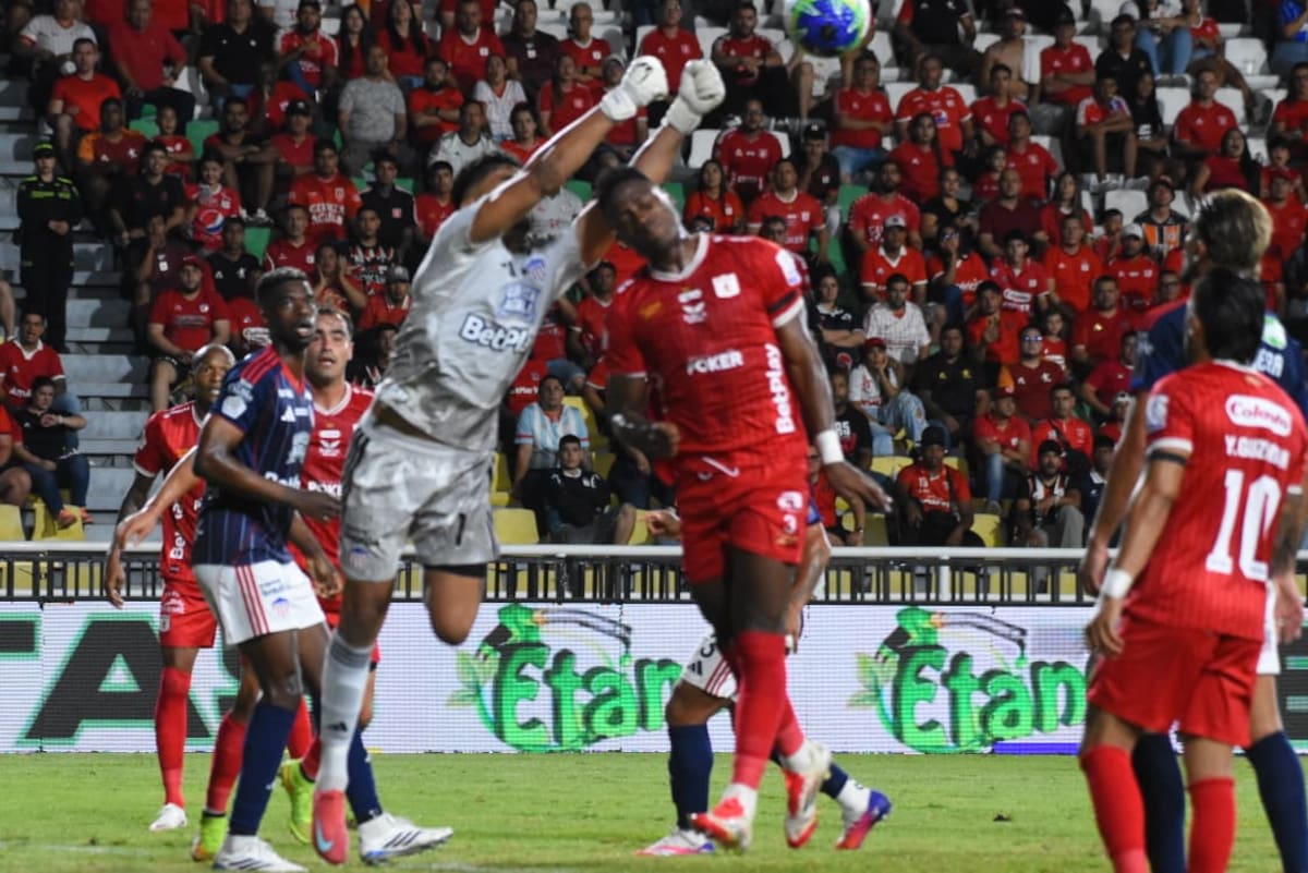 América se afianzó en el liderato de la Liga BetPlay II de 2026 luego de vencer 4-2 a Junior en la séptima fecha. Foto: Colprensa.