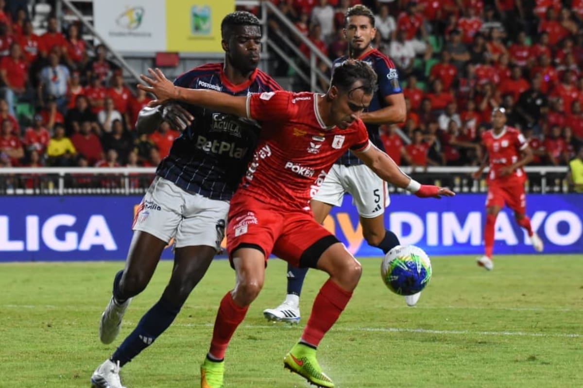 América se afianzó en el liderato de la Liga BetPlay II de 2026 luego de vencer 4-2 a Junior en la séptima fecha. Foto: Colprensa.