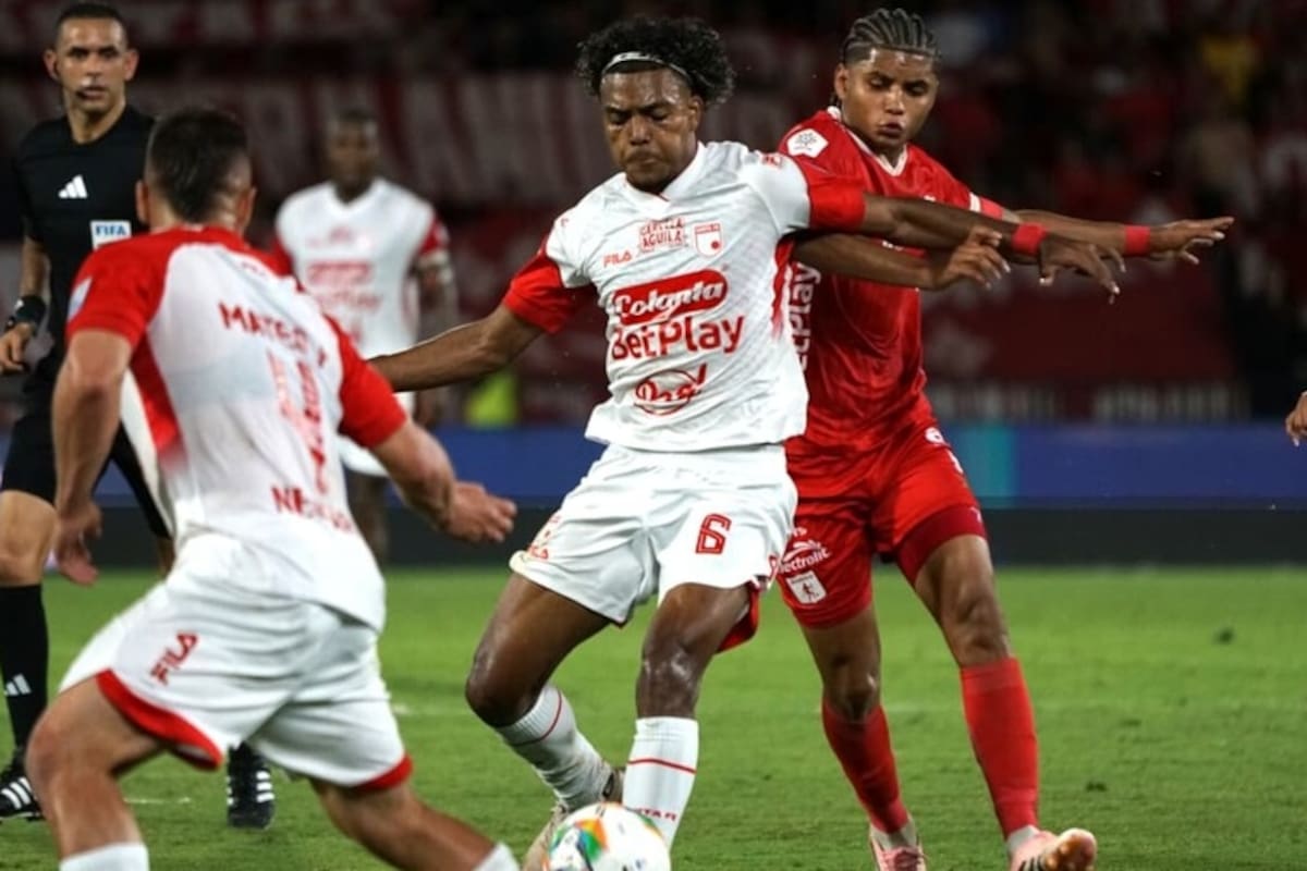 América y Santa Fe igualaron 1-1 en la ida de los cuartos de final de la Liga BetPlay I de 2026. Foto: Colprensa.
