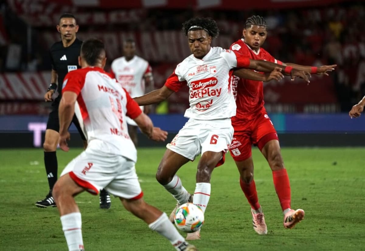 América y Santa Fe igualaron 1-1 en la ida de los cuartos de final de la Liga BetPlay I de 2026. Foto: Colprensa.