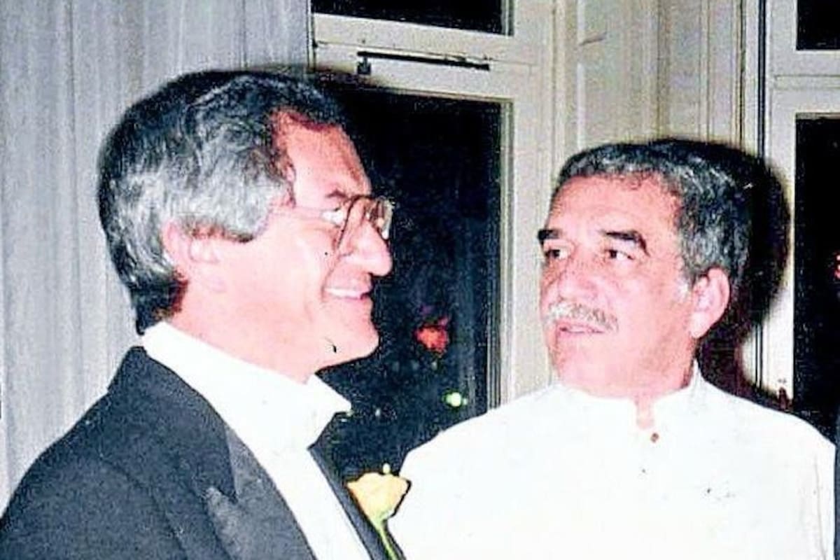 Jaime Castro, quien fue alcalde de Bogotá, junto al premio Nobel de Literatura Gabriel García Márquez.