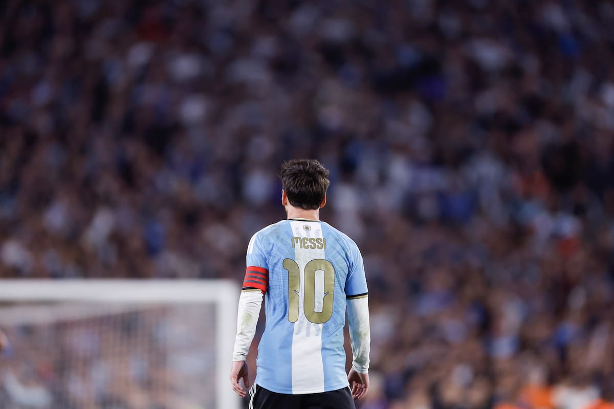AME3547. BUENOS AIRES (ARGENTINA), 06/10/2026.- Lionel Messi de Argentina reacciona este martes, en un partido Amistoso Internacional entre Argentina y Benín en el estadio Monumental, en Buenos Aires (Argentina). EFE/ Juan Ignacio Roncoroni