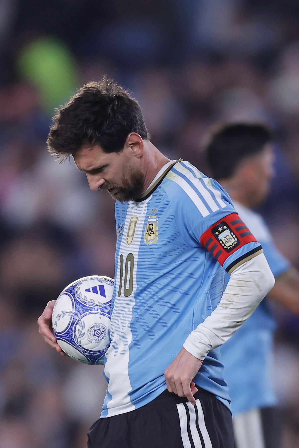 AME3547. BUENOS AIRES (ARGENTINA), 06/10/2026.- Lionel Messi de Argentina prepara un penalti un partido Amistoso Internacional entre Argentina y Benín en el estadio Monumental, en Buenos Aires (Argentina). EFE/ Juan Ignacio Roncoroni