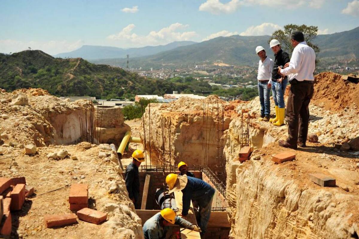 Esta semana el equipo técnico de la Esant llevó a cabo una visita de supervisión del avance de la construcción del tanque de almacenamiento y líneas de conducción en el barrio San Antonio del Carrizal, en la margen izquierda del río de Oro. La obra finalizará en agosto próximo. (Foto: Suministrada / VANGUARDIA LIBERAL)