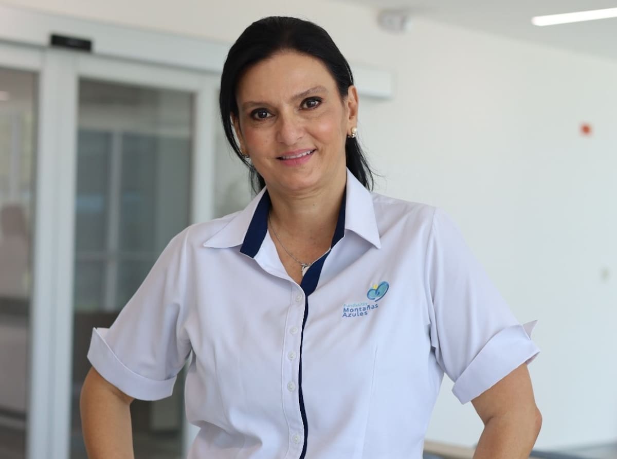 Ana María Lian, directora de la Fundación Montañas Azules, ha hecho de la ayuda a los demás una misión que transforma realidades. Su entrega le ha valido reconocimientos como Mujer Cajasan 2023 – Alma Noble y representante de Santander en el Premio Mujer Cafam 2024. / Suministrada