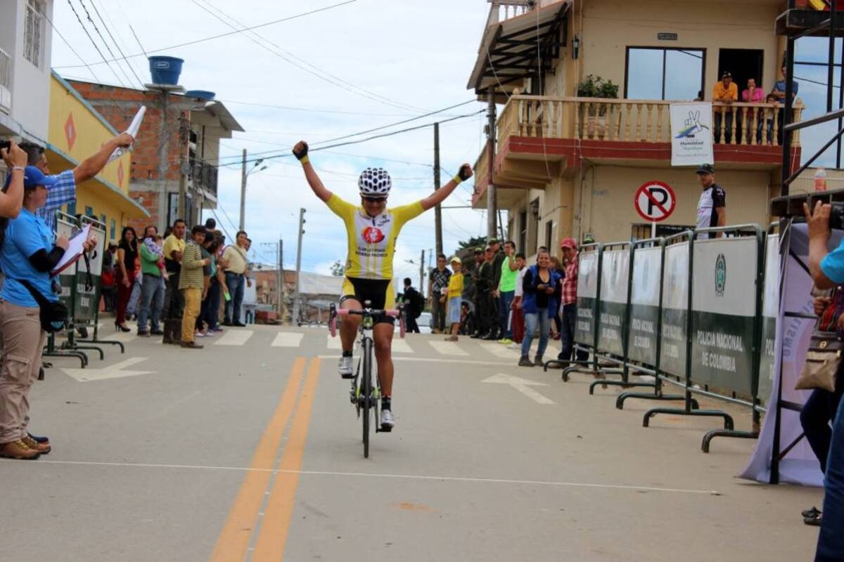 La santandereana Ana Cristina Sanabria Sánchez se impuso de manera brillante en la Vuelta al Tolima, ganar dos etapas, y quedarse, además, con los títulos de la regularidad y la montaña. (Foto: Suministrada / VANGUARDIA LIBERAL)