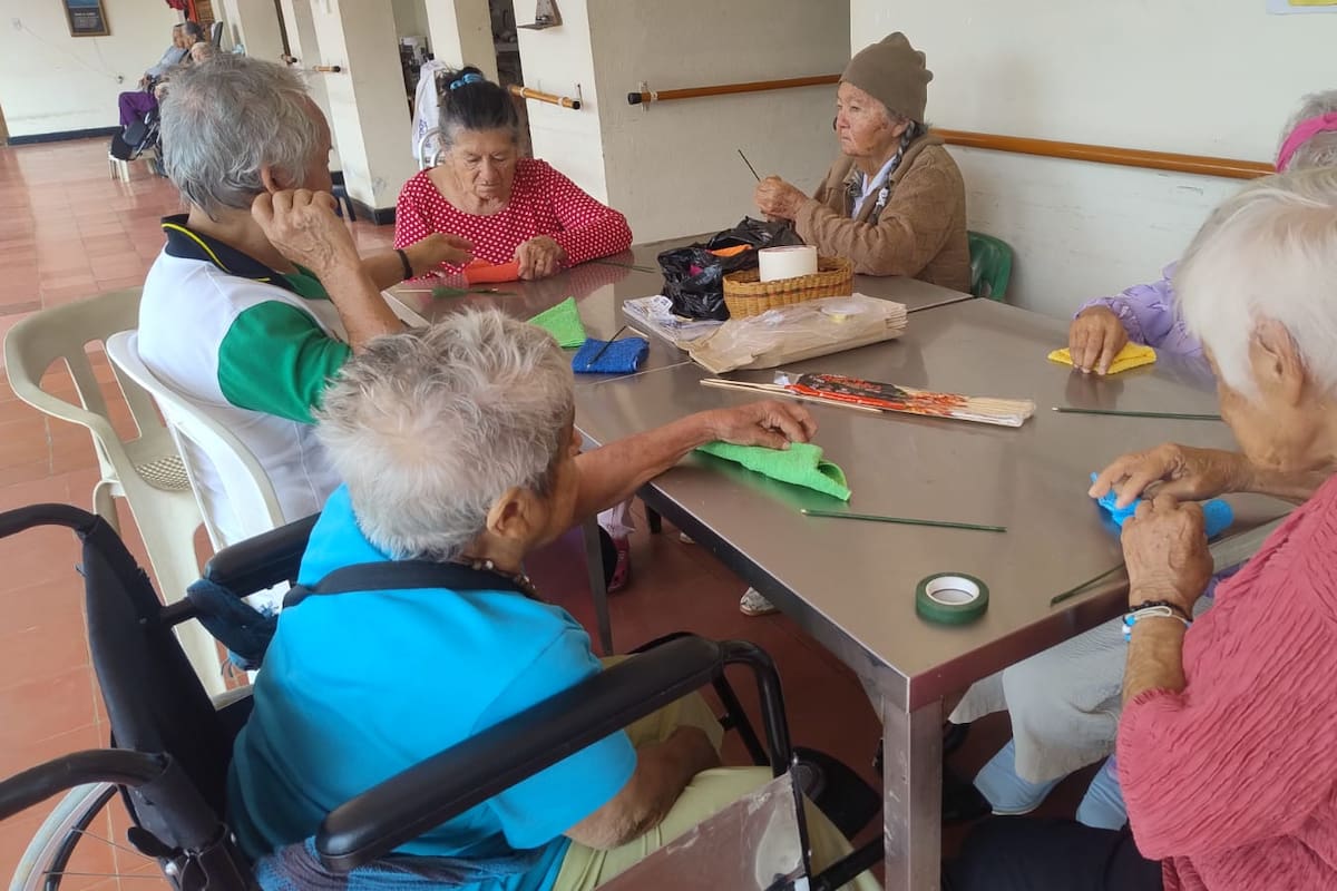 Los adultos mayores residentes en el asilo de Barichara piden apoyo de la comunidad para el arreglo de infraestructura y el sostenimiento.
