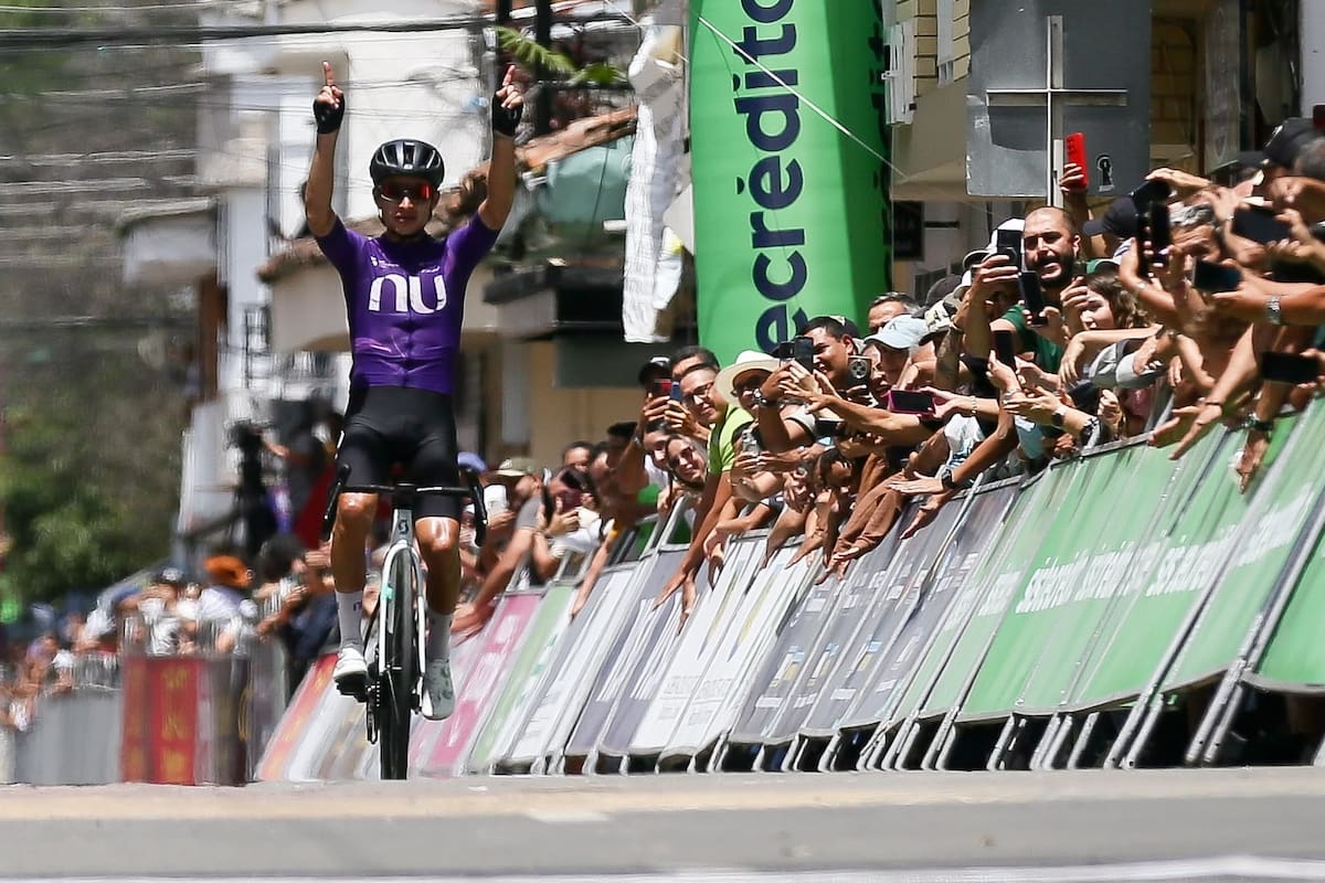 Andrés Camilo Ardila ganó la etapa reina del Clásico RCN 2026 y es el nuevo líder de la carrera. Foto: Lina Gasca/Colprensa