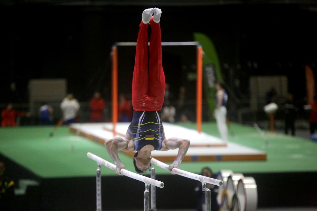 AME6007. CIUDAD DE PANAMÁ (PANAMÁ), 14/06/2025.- Angel Gabriel Barajas Vivas de Colombia, participa en el Campeonato Panamericano de Gimnasia Artística de Adultos organizado por la Unión Panamericana de Gimnasia (UPAG) y la Federación Panameña de Gimnasia, este sábado en Ciudad de Panamá (Panamá). Barajas, referente de la gimnasia artística latinoamericana, habló en una entrevista con EFE sobre el valor de la resiliencia en el alto rendimiento, su objetivo de clasificar a los Juegos Olímpicos de Los Ángeles 2028 y su plan de dejar huella en el deporte de su país. EFE/ Carlos Lemos