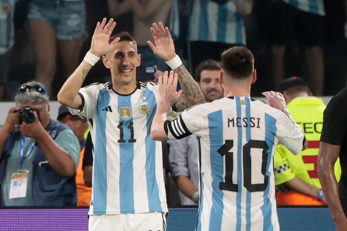 Ángel Di María (i) y Lionel Messi en un partido de la selección de Argentina. //EFE