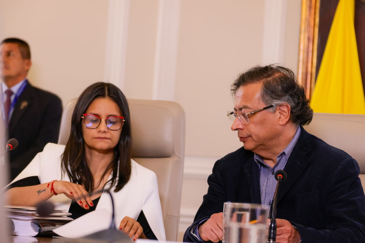 El presidente Gustavo Petro, junto a Angie Rodríguez, en medio de un consejo de ministros en la Casa de Nariño. // Foto: Cortesía - Presidencia.