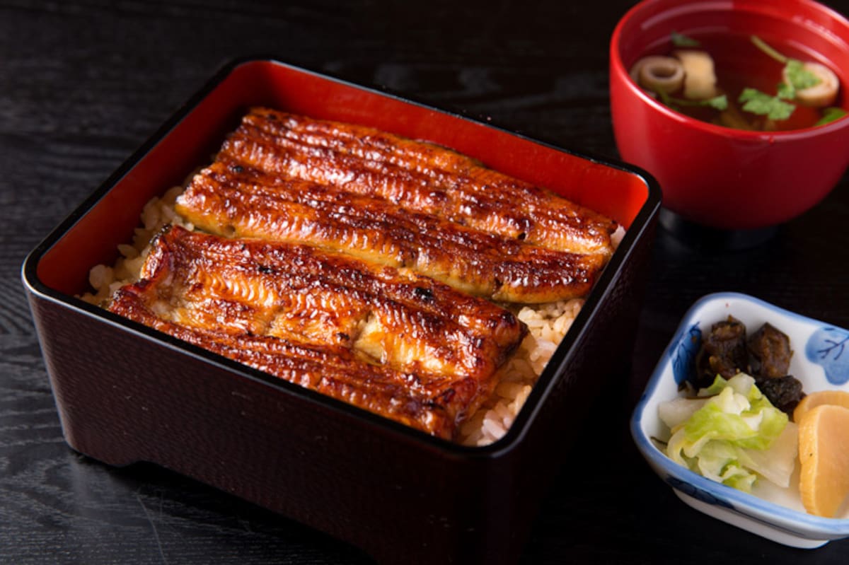 En países como China, Vietnam, Tailandia e Indonesia, forman parte de su gastronomía y se preparan salteadas, en sopas o guisadas debido a su carne firme y sabrosa.