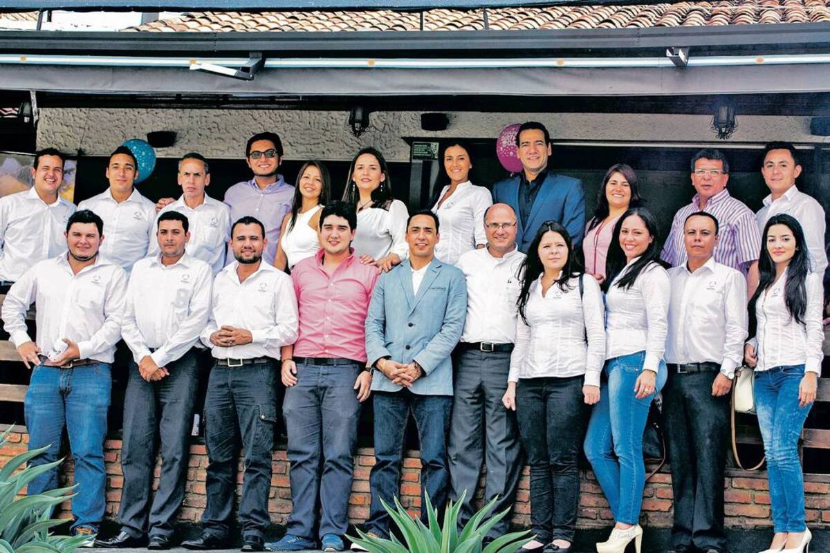 Eduar Humberto Rueda Moreno, Felipe Reyes Galvis, Luis Enrique Galvis García, Julián Loza Ocampo, Nurley Barbosa Arias, Clara Inés García, Yusy Andrea Pérez Gómez, Orlando Mancini, Doris María Jiménez, Rodrigo Orellana Bueno, Julián Beltrán, Andrés Felipe Castellanos Rodríguez, Hernán Jaramillo Maffiold, Juan Manuel Pérez Méndez, Jorge Andrés Joya, Hugo Armando Galvis García, Alejo Mantilla, Silvia Victoria Ramón Enciso, Viviana Isabel Uribe, Juan Alberto García Méndez y Laura Liseth Pallares Amaya. (Foto: Suministrada / VANGUARDIA LIBERAL )