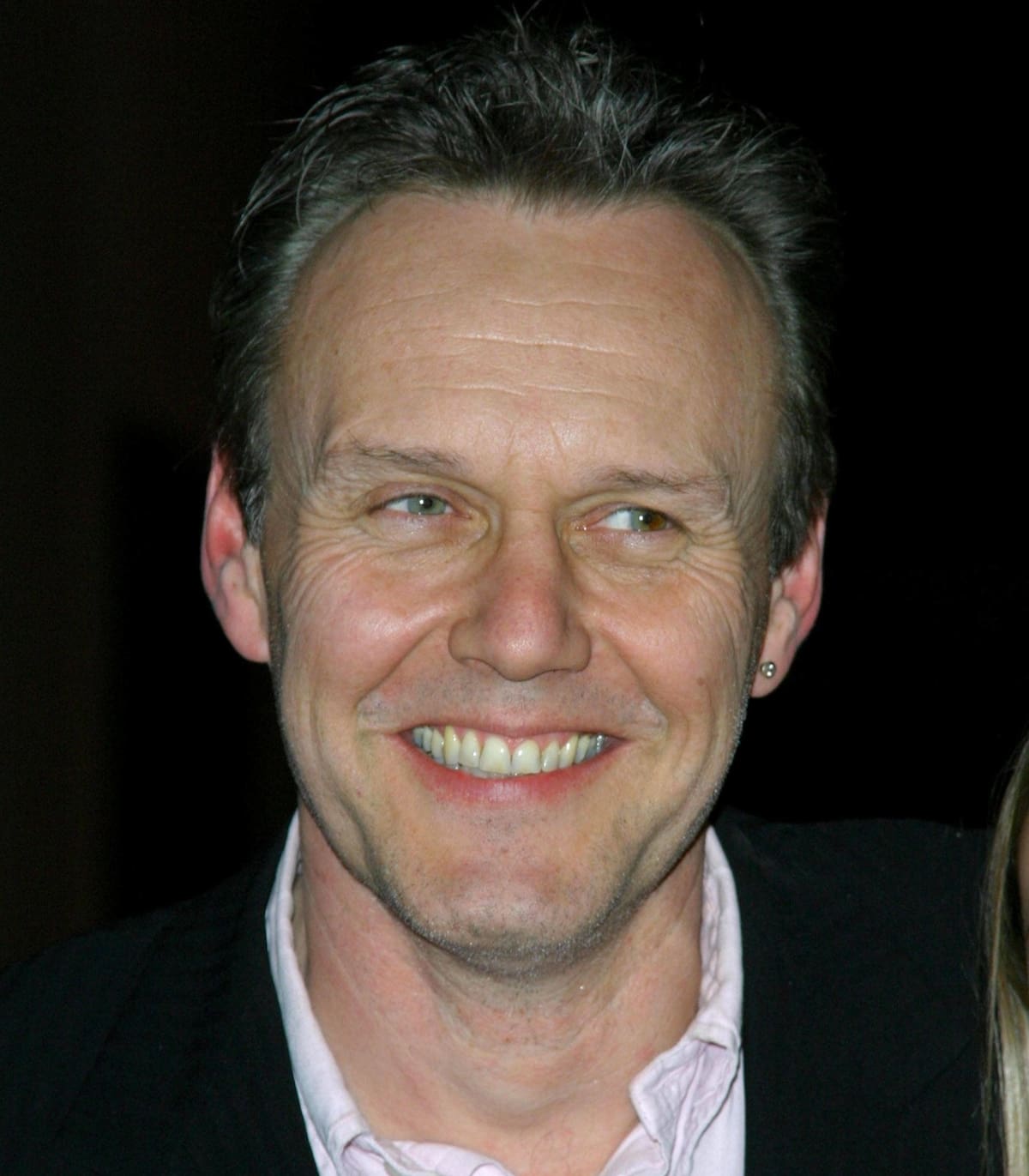 Anthony Head, intérprete de 72 años, se hizo mundialmente conocido como Rupert Giles en Buffy the Vampire Slayer durante siete temporadas.