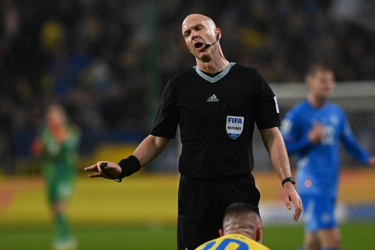 Anthony Taylor, árbitro inglés designado por la FIFA para dirigir el debut de Colombia ante Uzbekistán en el Mundial 2026. / Foto: EFE