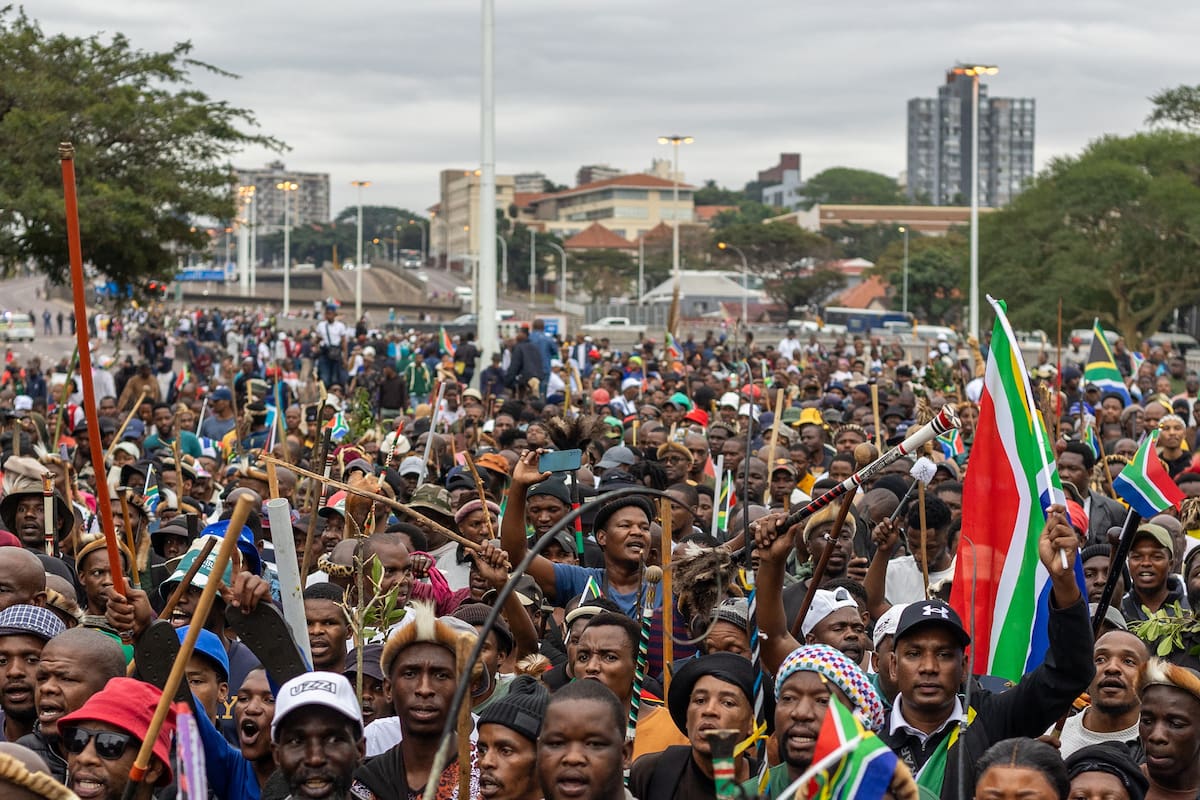 DURBAN (South Africa), 30/06/2026.- Members of the Zulu community take part in a rally against undocumented immigrants during a nationwide anti-immigrant movement shutdown in Durban, South Africa, 30 June 2026. Marches are planned across South Africa as a large number of organizations under the umbrella of the 'March and March movement' take to the streets of major cities to protest against the high number of legal and illegal immigrants living in the country. Although the protesters issued an ultimatum demanding that foreign nationals leave South Africa by 30 June, the South African government has explicitly rejected the shutdown and declared June 30 a normal working day. (Protestas, Sudáfrica) EFE/EPA/STRINGER